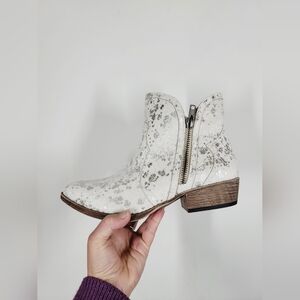 Very G Stylish White and Silver Ankle Western Boots, Size 11